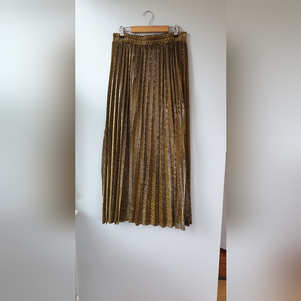 Golden skirt